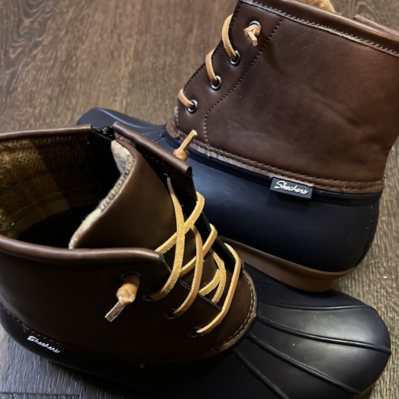 Women’s Skecher Duck Boots - Picture 7 of 7